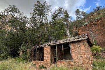 Mayhew's Lodge in Oak Creek Canyon